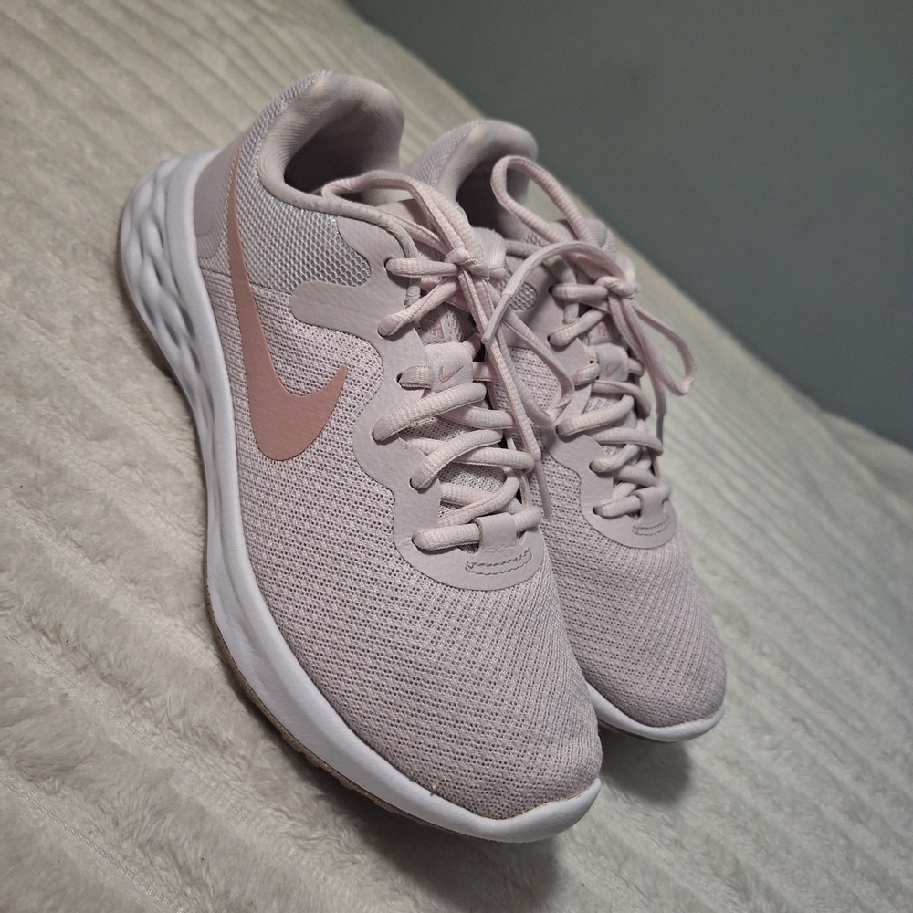 Nike Revolution 6  Running Shoe Sneaker Womens 7.5 Pale Pink Lightweight Comfort
